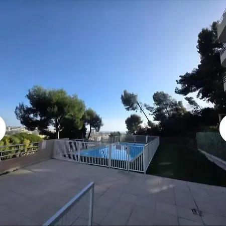 Piscine Les Hautes Terres Apartment